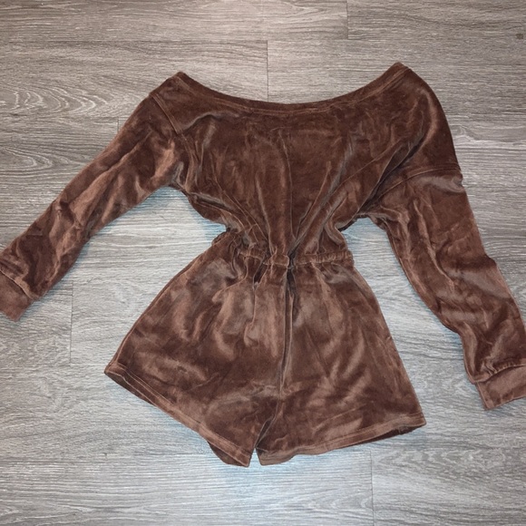 Teddy bear 🧸 Brown soft off shoulder velour romper - Picture 5 of 5